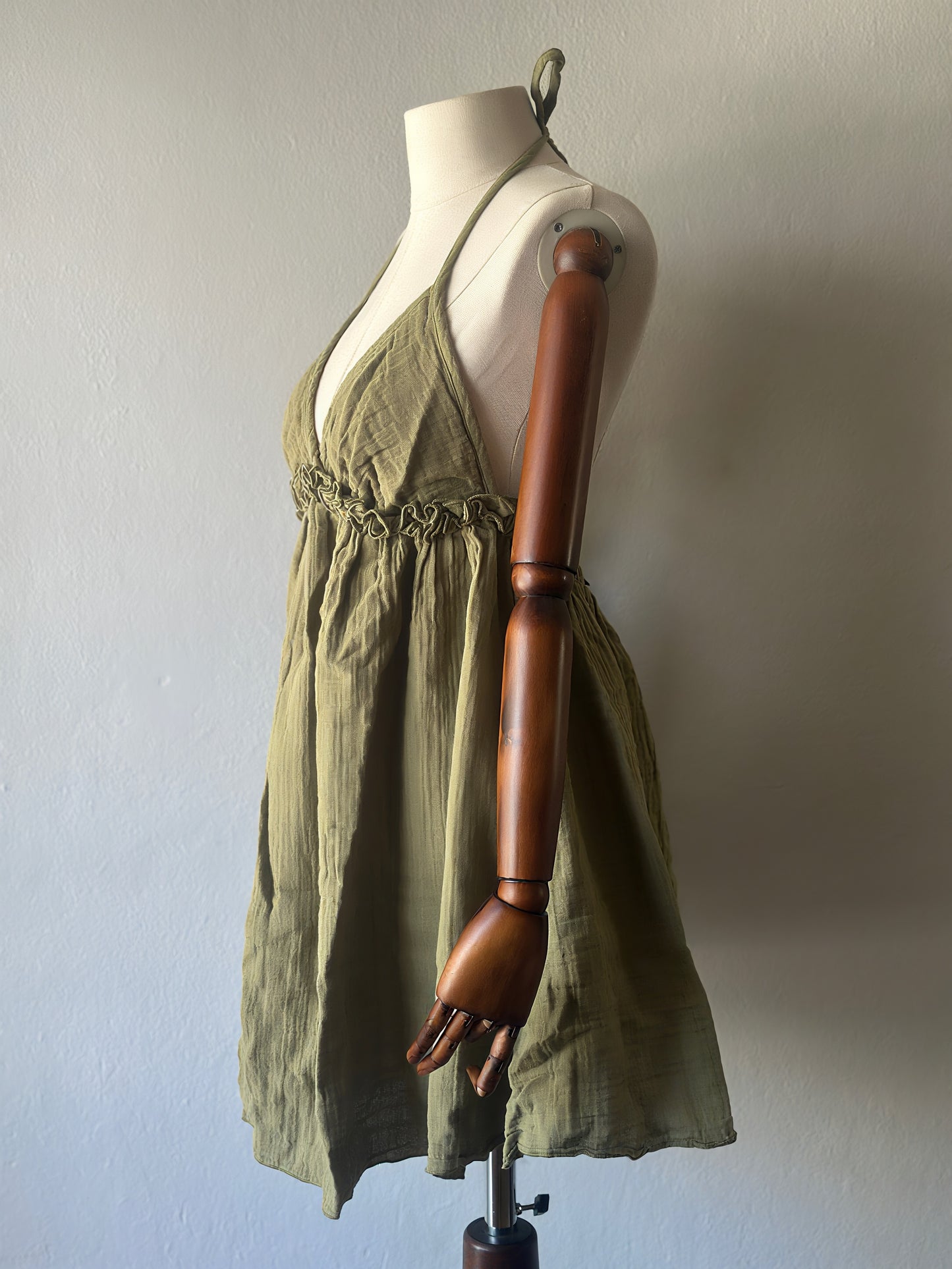 Sırt açık muslin kumaş elbise