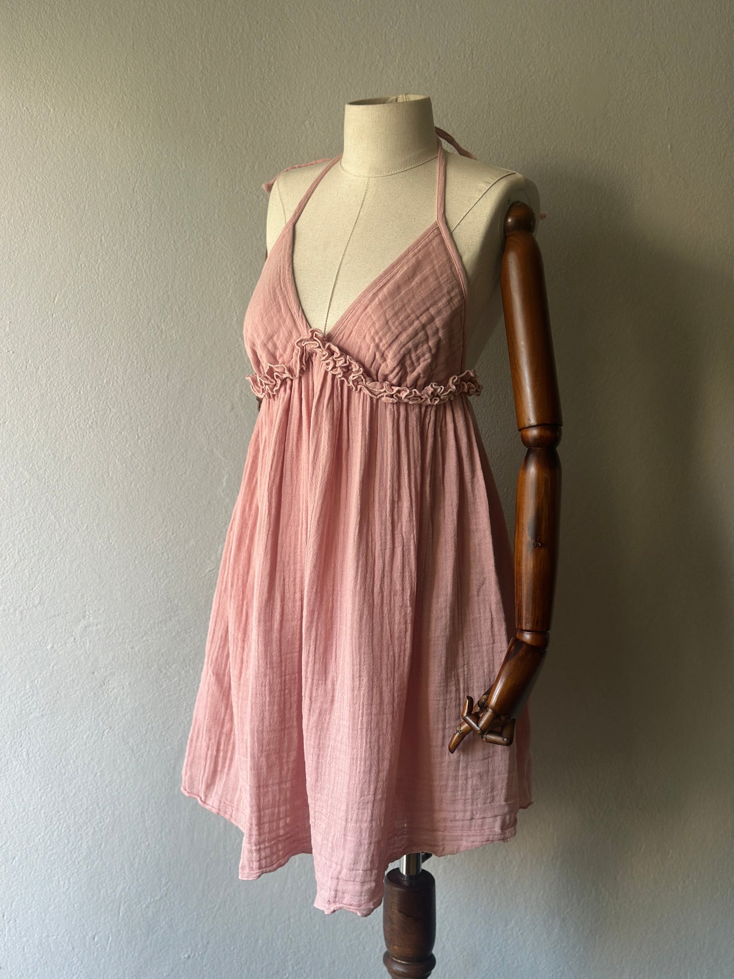 Sırt açık muslin kumaş elbise